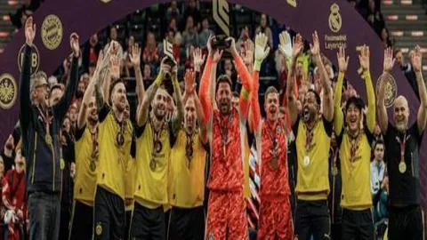 “土超豪门27轮全胜领跑，加拉塔萨雷领先费内巴切10分，多赛两轮优势明显”